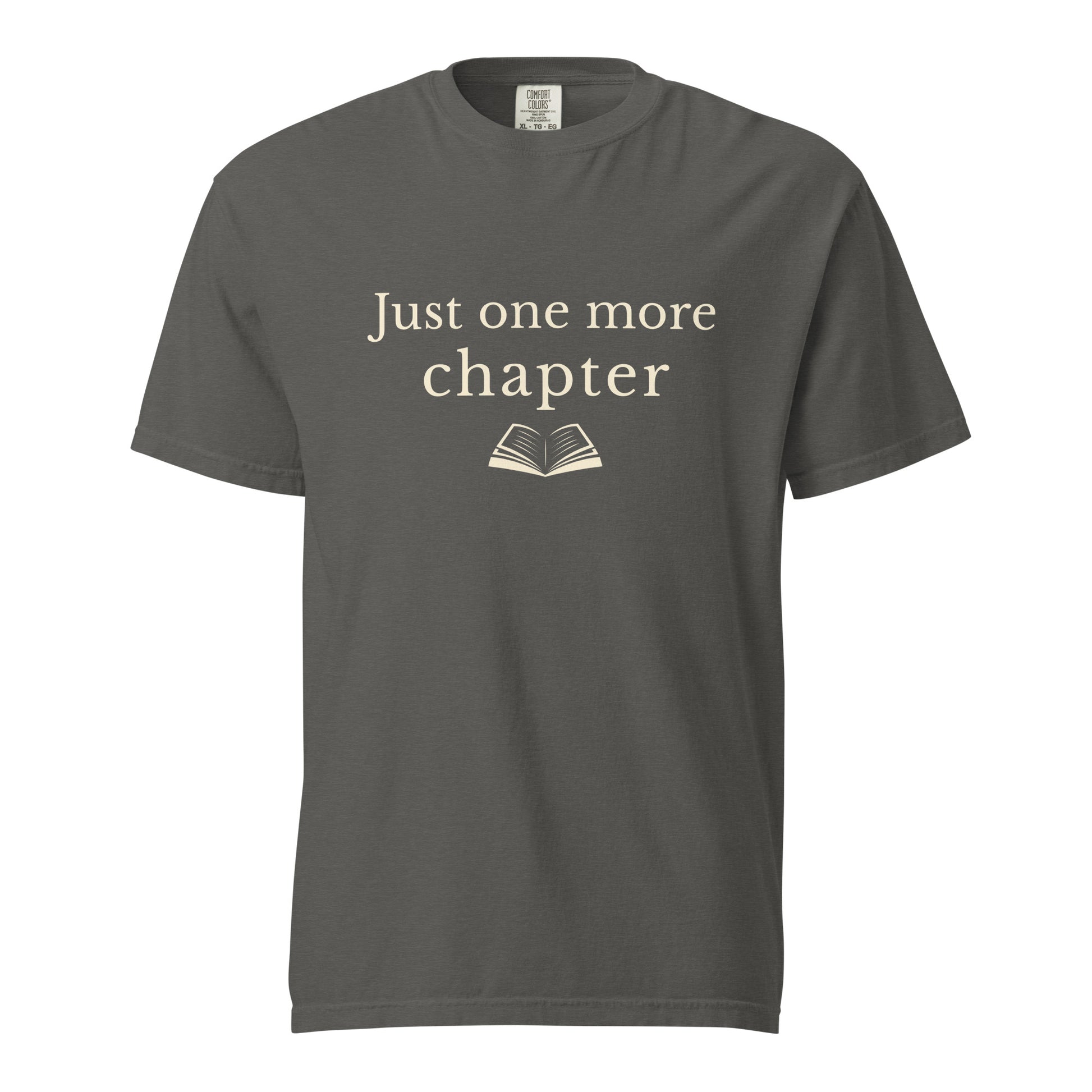 Just one more chapter Comfort Colors T-shirt in Pepper colour with book lover design and open book illustration
